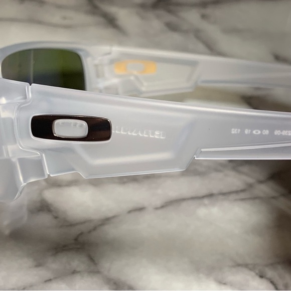 Oakley Crankshaft Violet Iridium Polarized Lenses, Matte Clear Frame NWT $187 - Picture 6 of 9